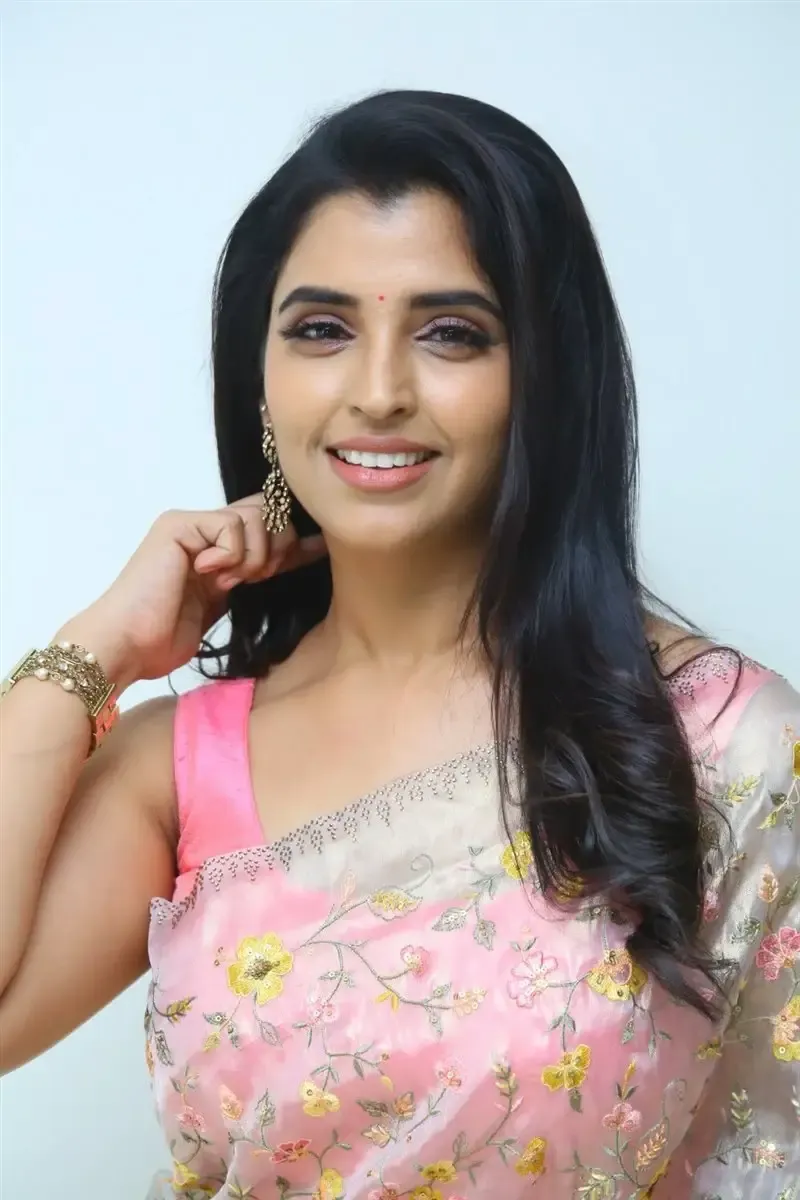 Anchor Shyamala in Pink Saree at Mayapetika Movie Pre Release Event